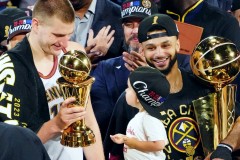 勇士队库里续约成功，NBA传奇球星回归追逐五冠梦想